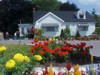 Beautifully landscaped, close to restaurants